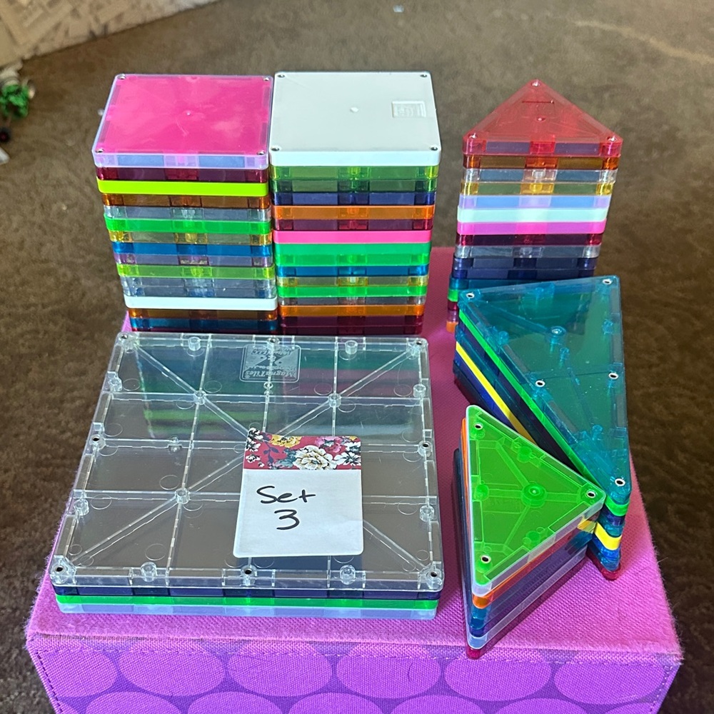 Magnatiles brand- Colorful Magnetic Building Tiles Set - Multicolor